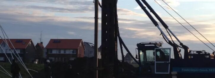 Eerste paal groeiwoningen in Meerstad