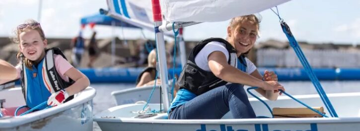 Kinderen krijgen gratis zeilles op het Woldmeer