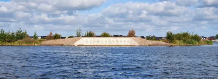 Nieuwe oeverzwaluwwand in Meerstad Nieuwe oeverzwaluwwand in Meerstad