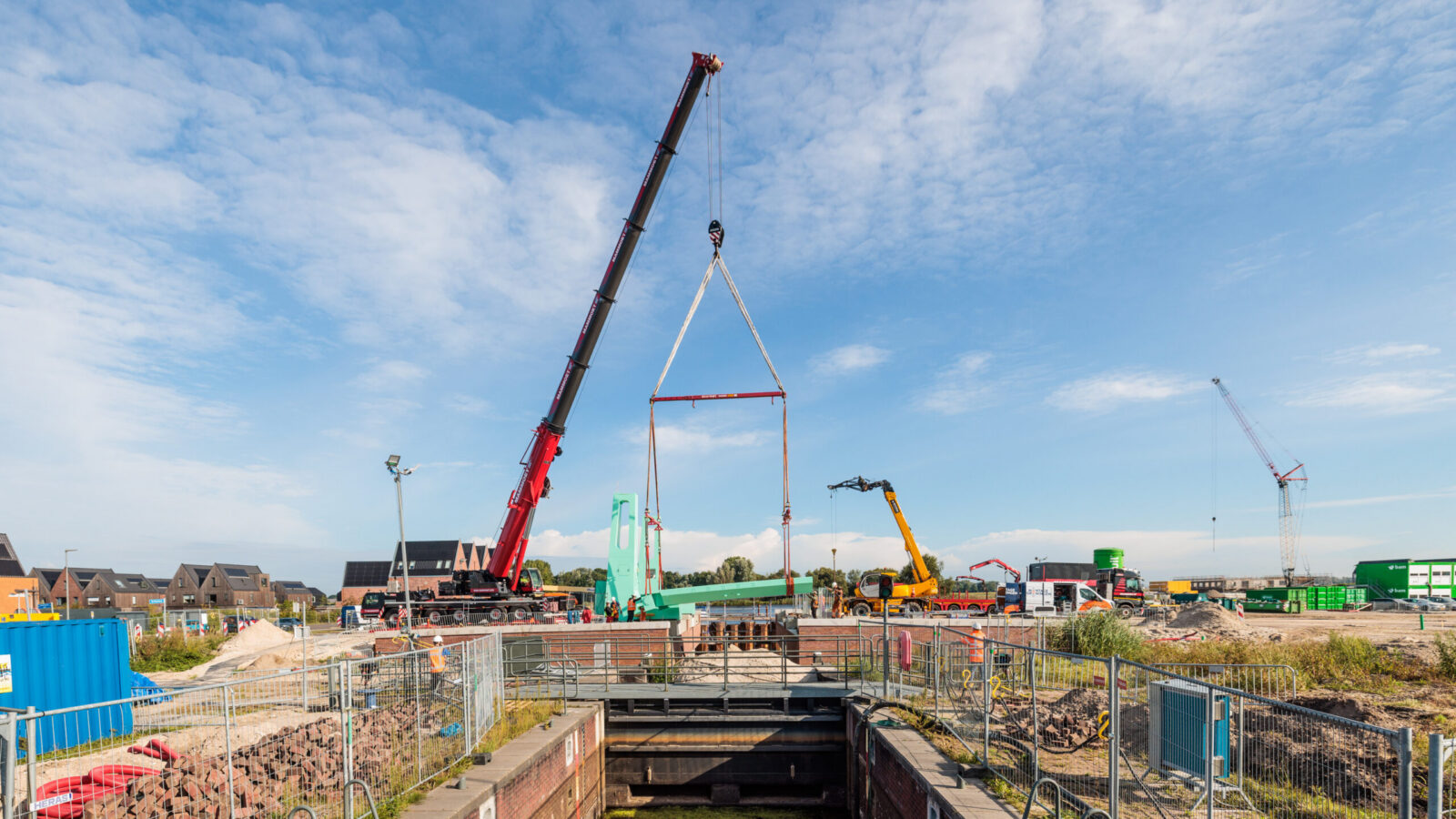 Plaatsing brugdelen markeert belangrijke mijlpaal voor nieuwe brug tussen Tersluis en De Zeilen